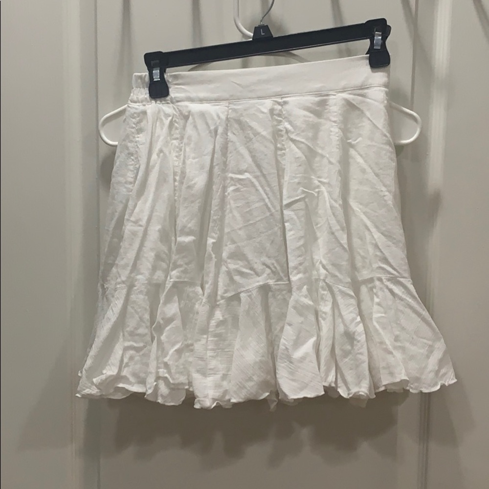 STORETS white ruffled mini skort